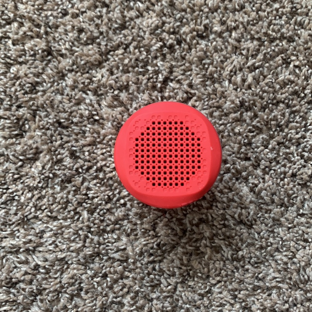 Red tiny speaker - Picture 2 of 3
